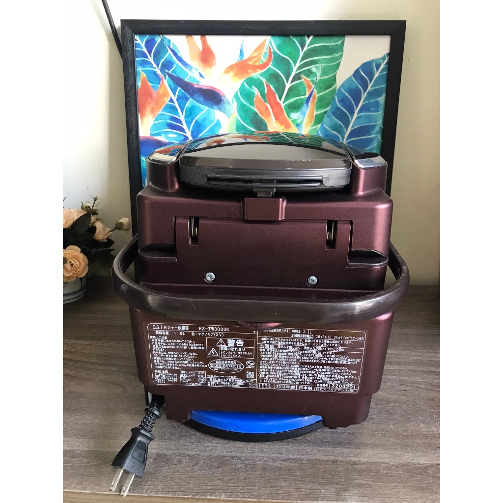 Nồi cơm VIP 1.0l Hitachi RZ-TW3000K Cao tần Áp suất Steam cut  màu nâu bản đẹp, màn LED, Made in Japan