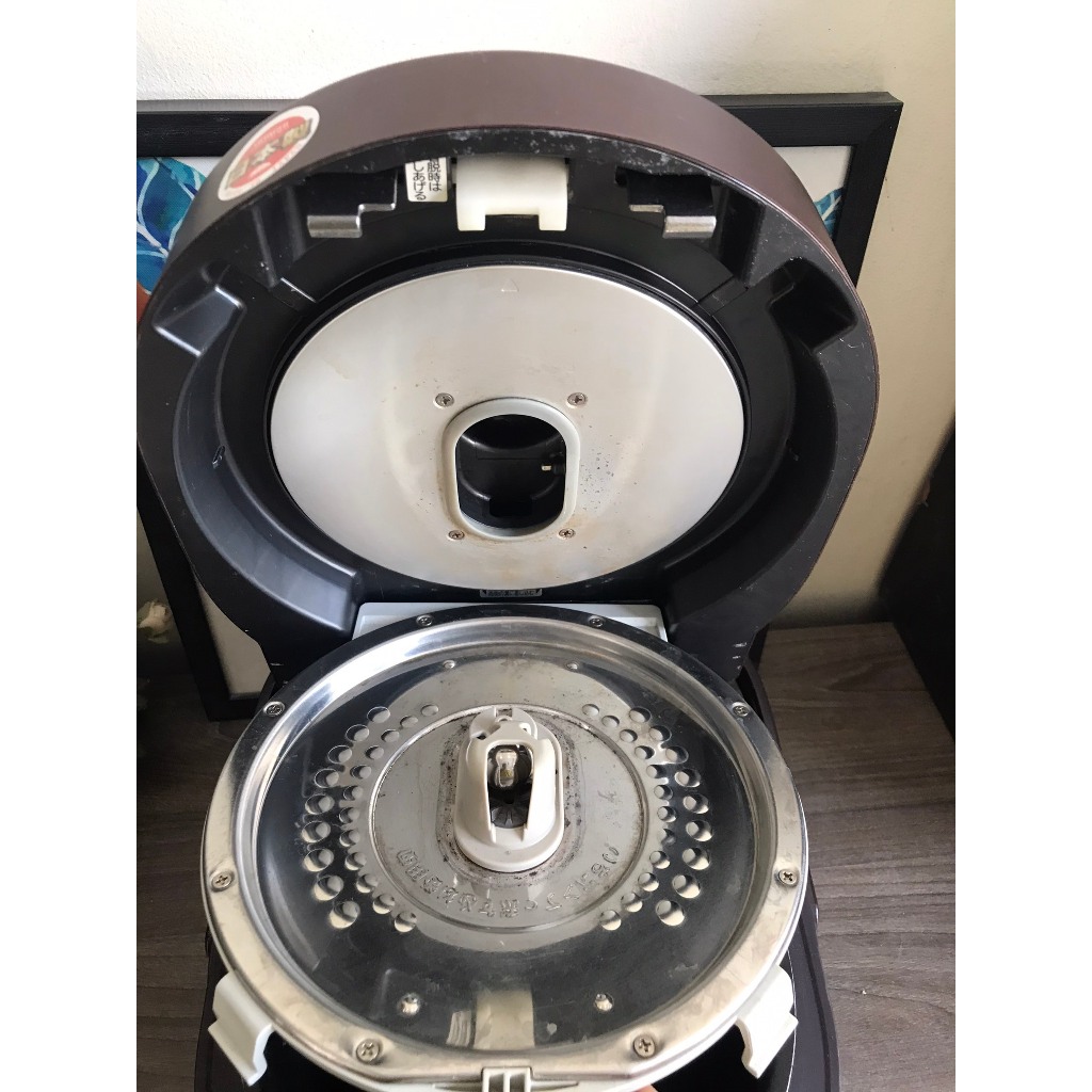 Nồi cơm VIP 1.0l Hitachi RZ-TW3000K Cao tần Áp suất Steam cut  màu nâu bản đẹp, màn LED, Made in Japan