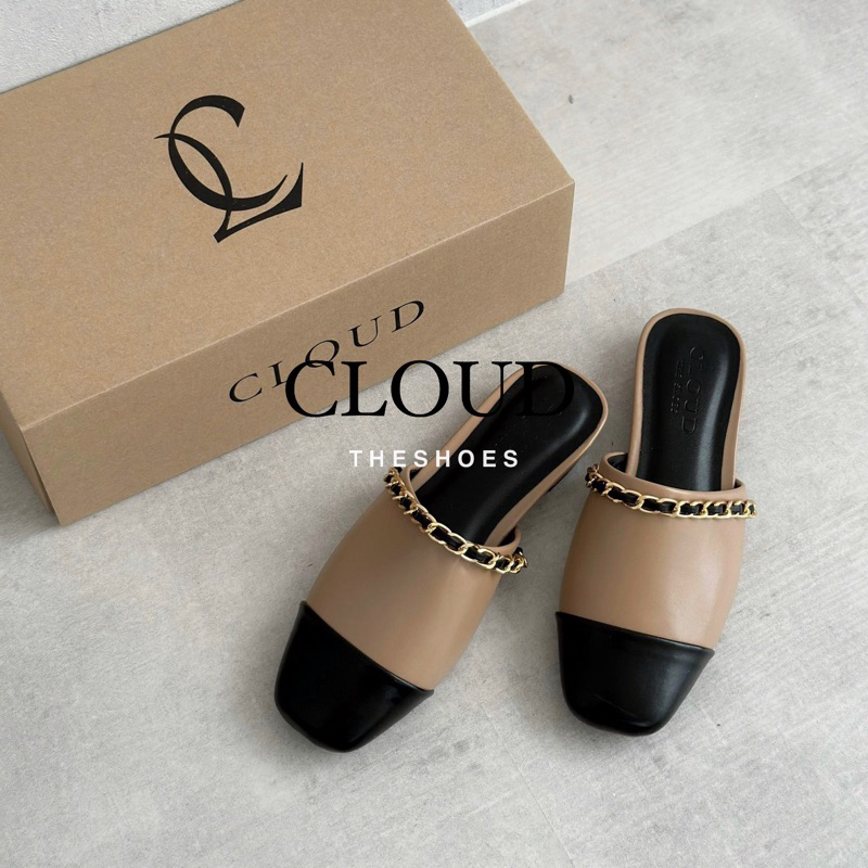 Giày nữ bít mũi quai xích