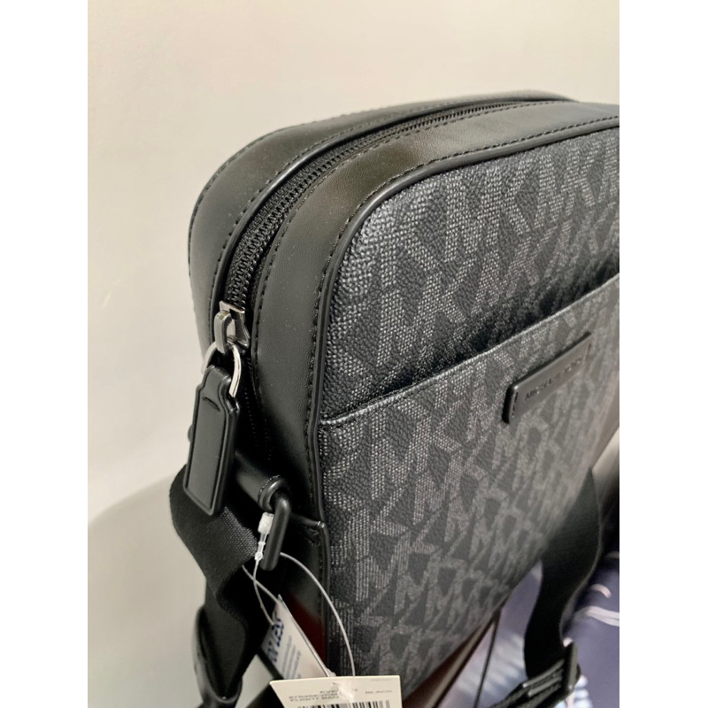 Auth Túi đeo chéo nam MK EVERETT BLACK