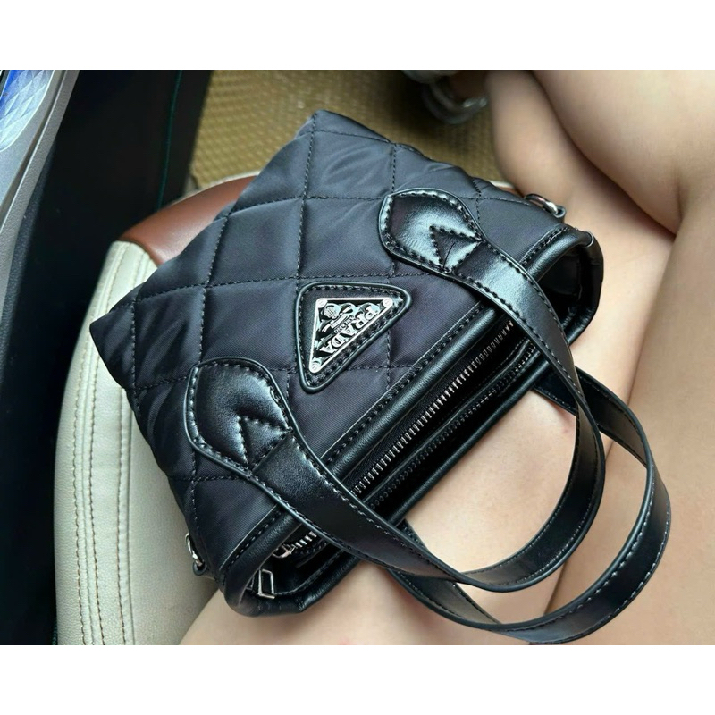 Túi xách nữ cầm tay chần trám tag pra  đa size 20