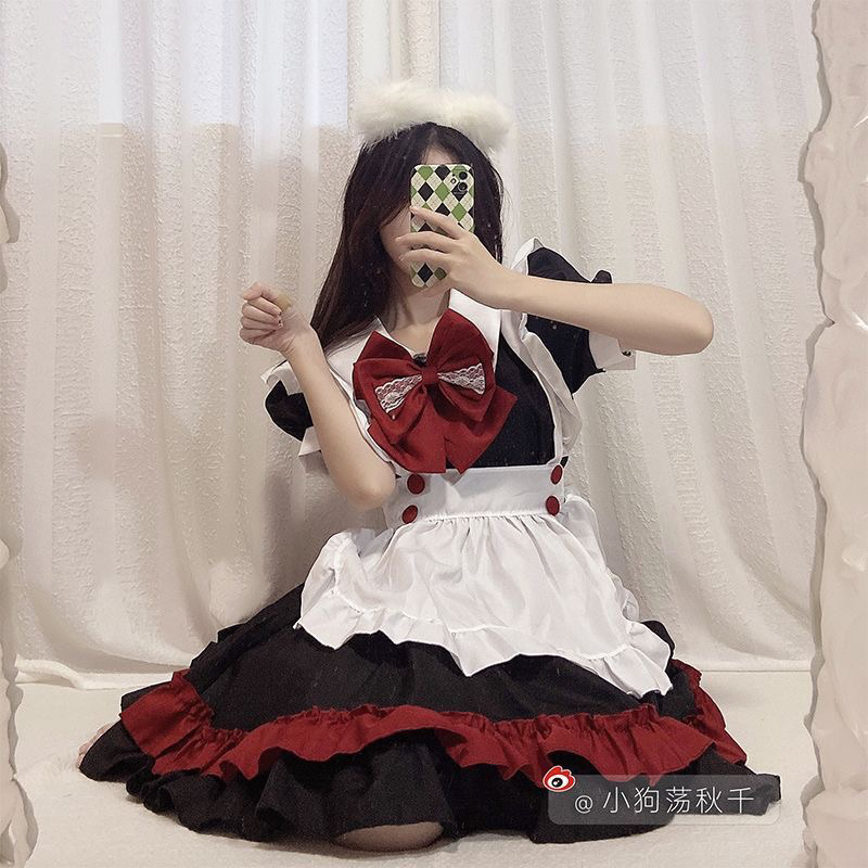 MAID ĐỎ KÈM PHỤ KIỆN