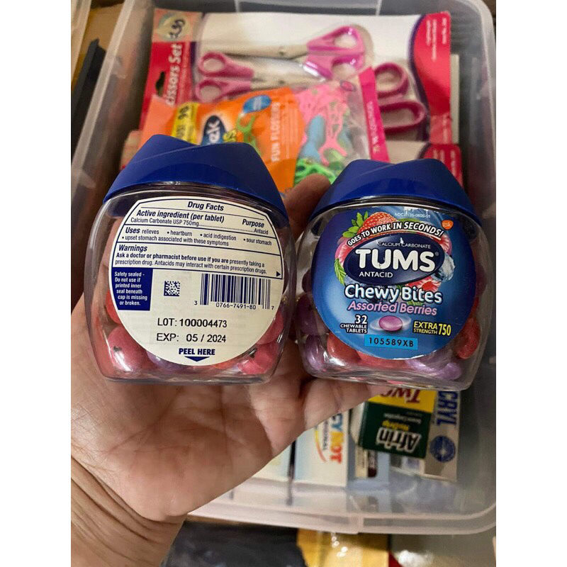 Kẹo nhai giảm đầy hơi khó tiêu date 2024 Tums Antacid Chewy Bites Assorted Berries lọ 32 viên