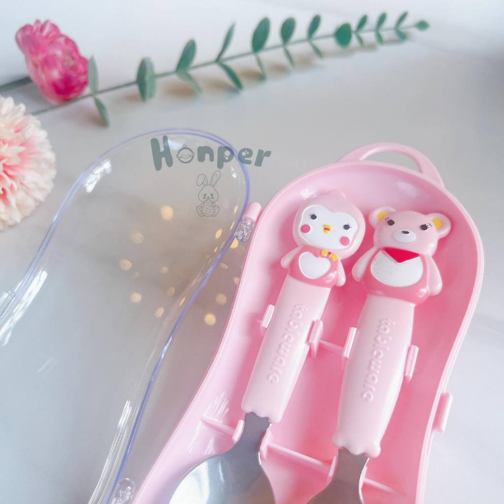 Bộ thìa dĩa ăn dặm Honper HP220 2 màu xanh, hồng cho bé có quai treo tiện lợi
