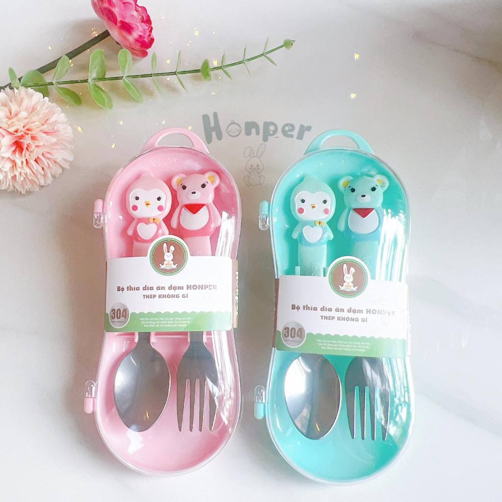 Bộ thìa dĩa ăn dặm Honper HP220 2 màu xanh, hồng cho bé có quai treo tiện lợi