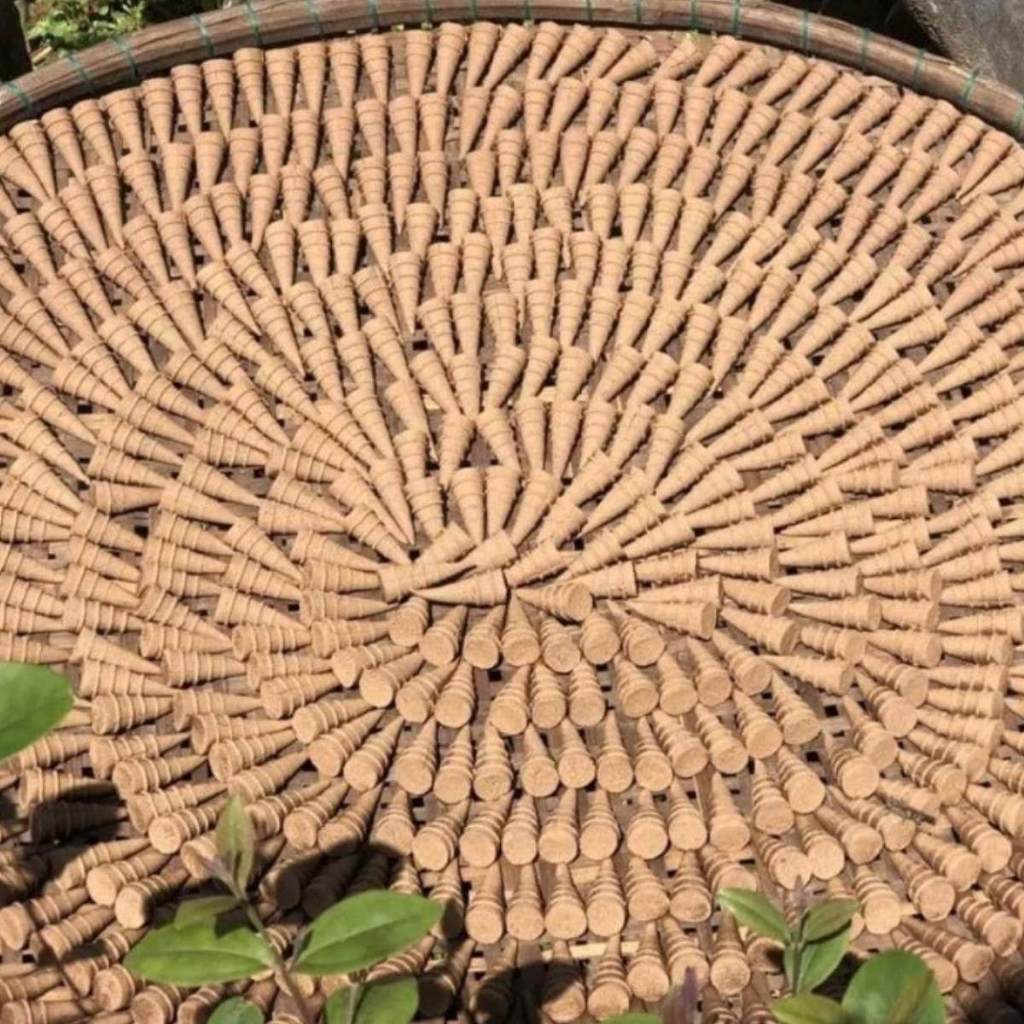 Lư Sứ Xông Trầm Hương - Nắp đồng hoa văn, sứ cao cấp