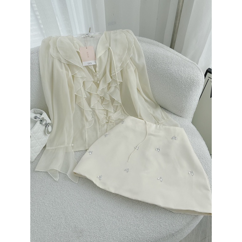 Set áo sơ mi von tơ bèo kèm chân váy taffa