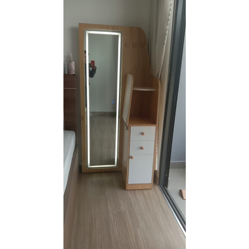 Bàn trang điểm gương toàn thân tiện lợi