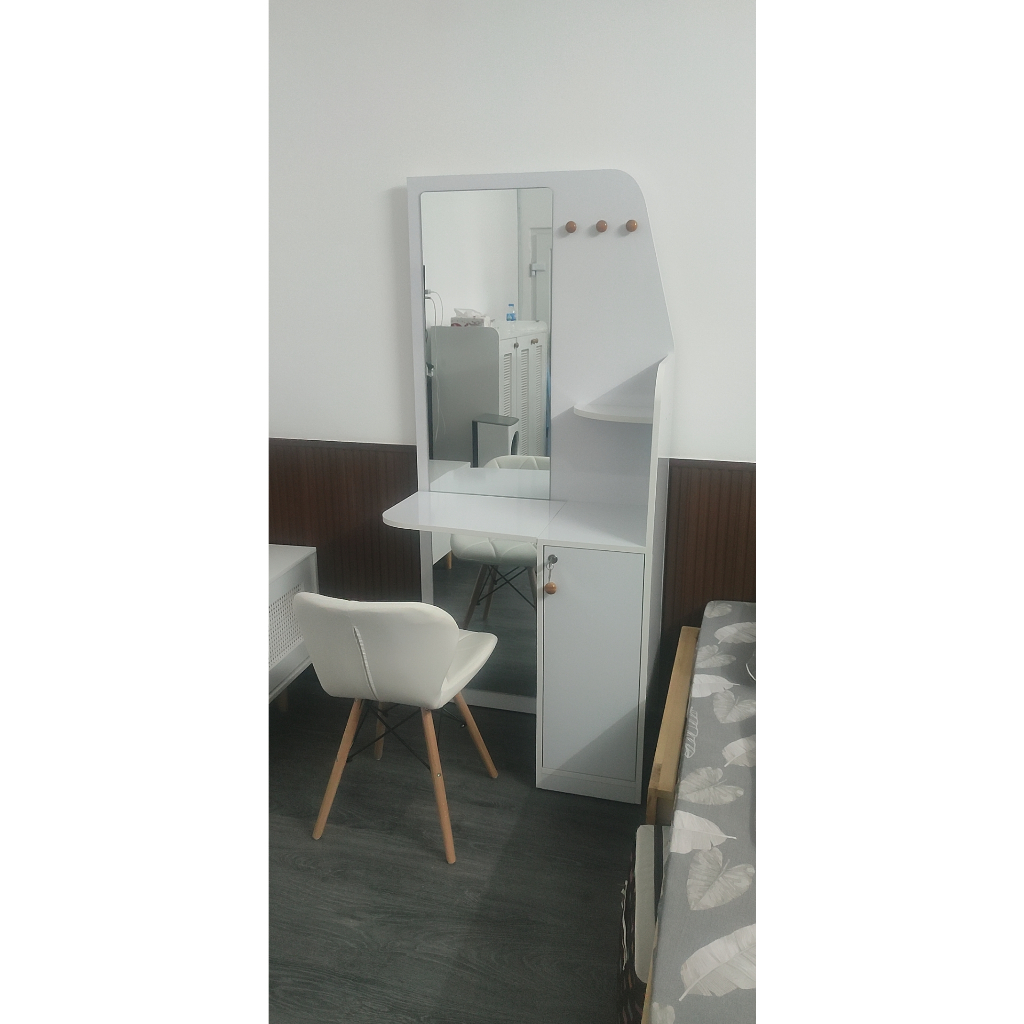 Bàn trang điểm gương toàn thân tiện lợi