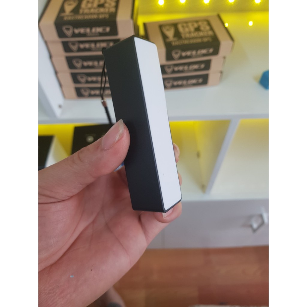Định vị GPS, power GPS, tích hợp sạc dự phòng 2600mAh, xác định vị trí, ghi âm, thời lượng pin cao lên tơí 20 ngày