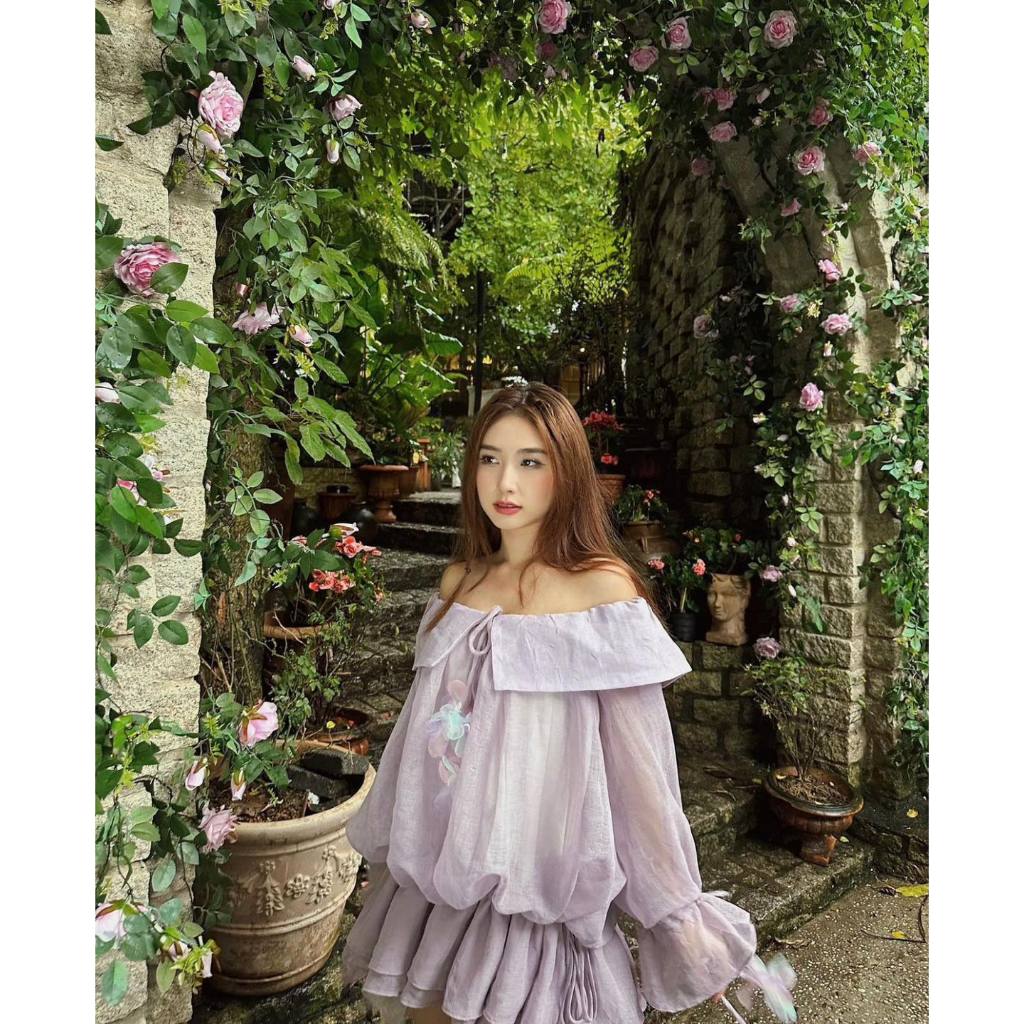 𝐋𝐘𝐂𝐇𝐄𝐍- Đầm trễ vải chất voan 2 lớp có kèm lót quần