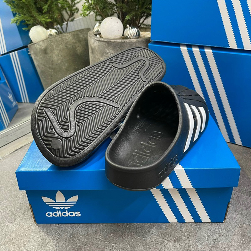 DÉP SỤC ADIDAS ADILETTE CLOGS CORE BLACK