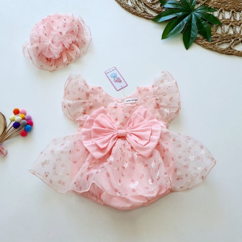 Body hồng phối lưới hoa kèm mũ