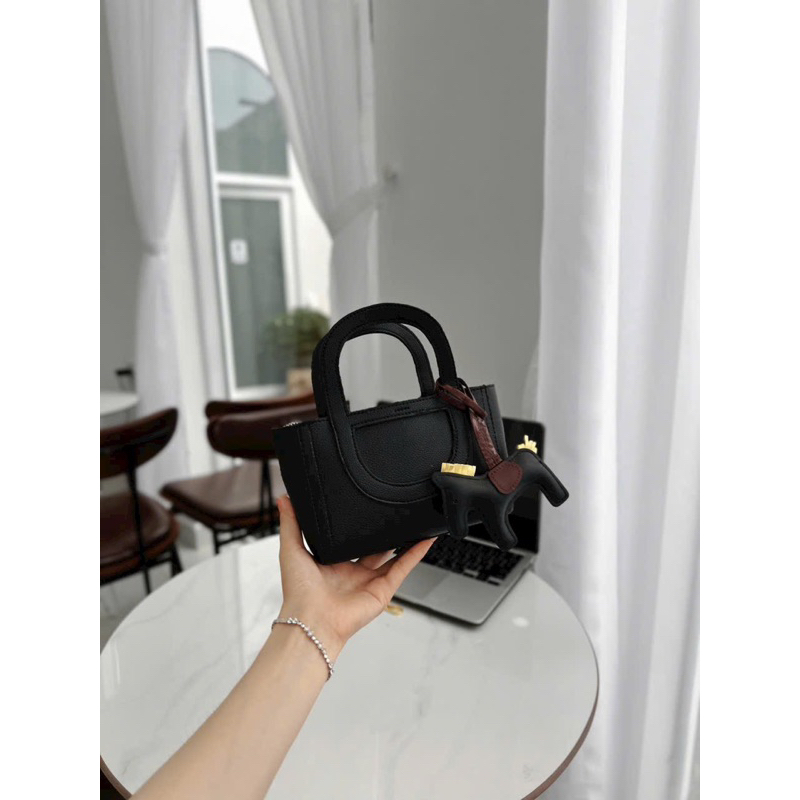 Túi đeo chéo kèm phụ kiện