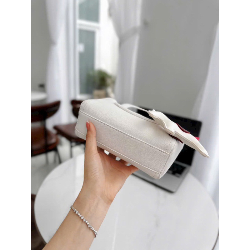 Túi đeo chéo kèm phụ kiện