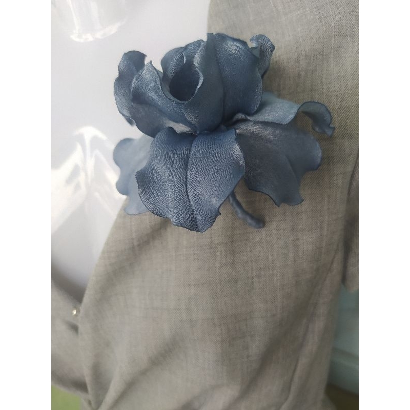 Hoa diên vĩ cài áo handmade Joli màu xanh