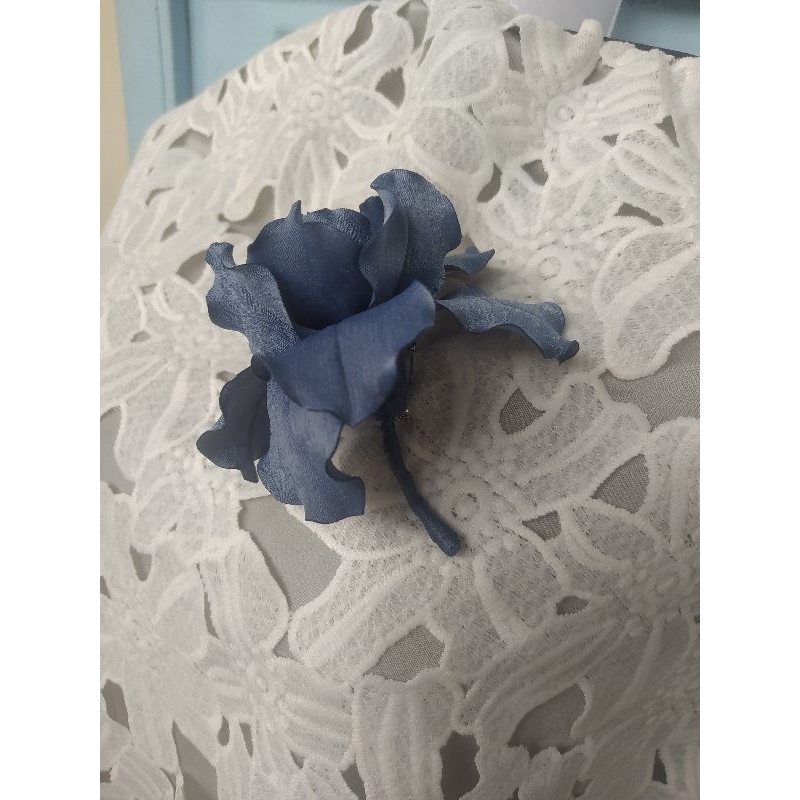 Hoa diên vĩ cài áo handmade Joli màu xanh