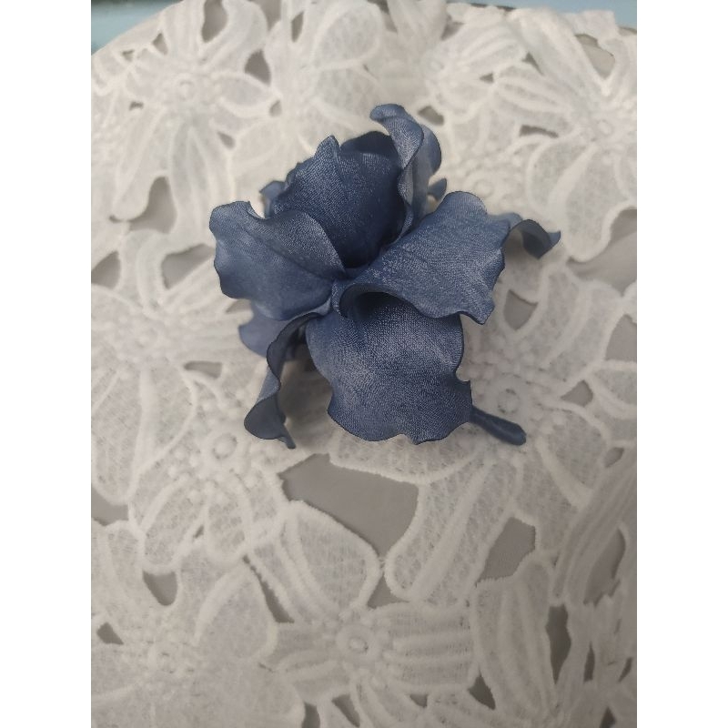 Hoa diên vĩ cài áo handmade Joli màu xanh