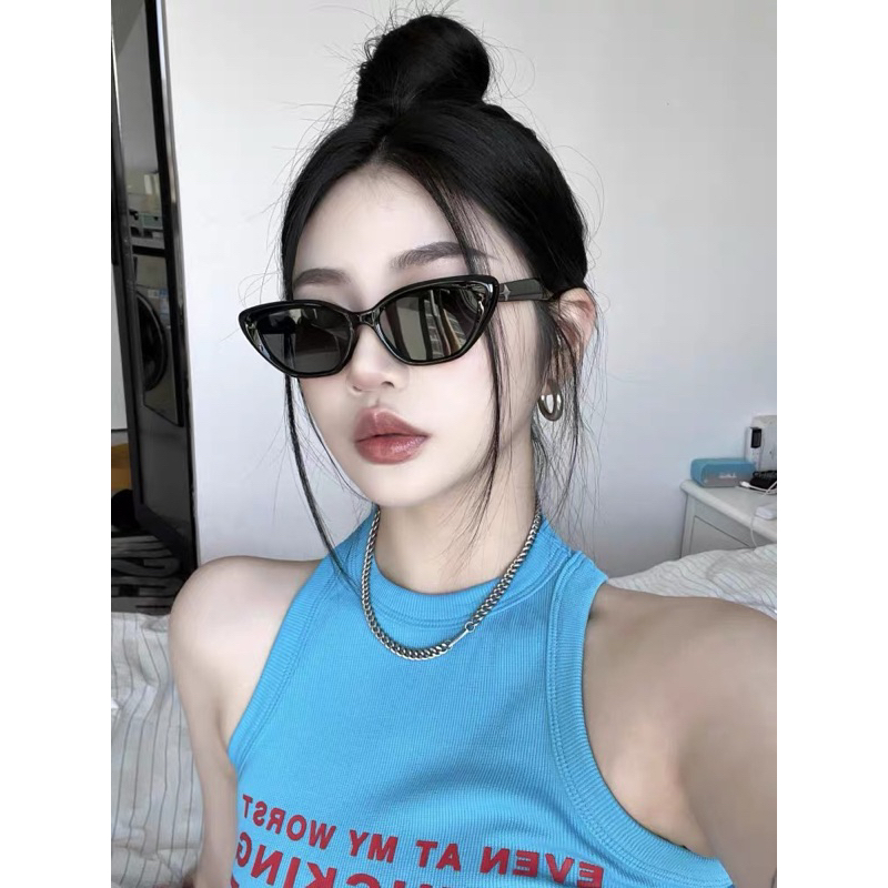 Kính Mát Tròng Đen Gọng Nhỏ Đính Ngôi Sao Kim Loại
