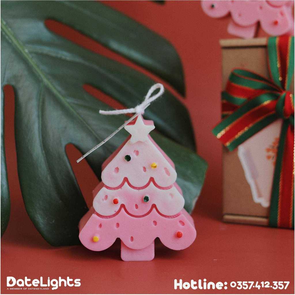 Nến thơm CHRISTMAS TREE hình cây thông NOEL- Datelights, DATENEYLAND. Tặng hộp xinh tuyệt đối.