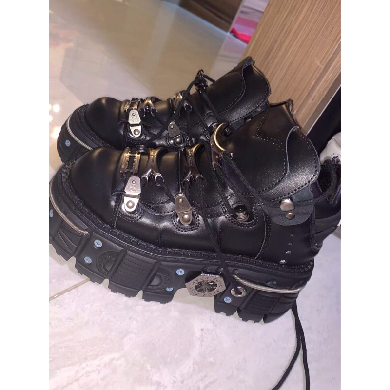 Giày da New Rock phối đinh tán lớn vòng xoắn vân lửa đế cao 7,5cm phiên bản nâng cấp FOOTMADE