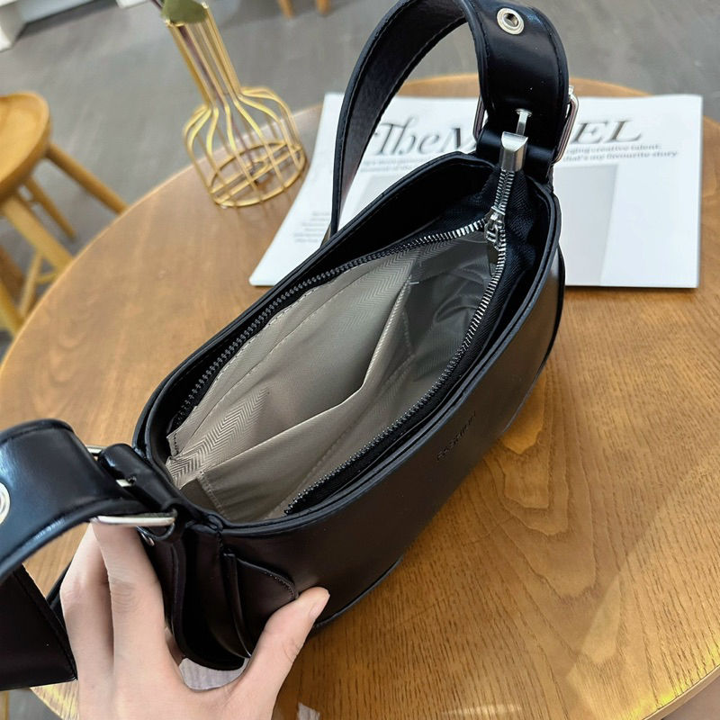 Túi đeo chéo đeo vai dây bản to bassi thời trang năng động