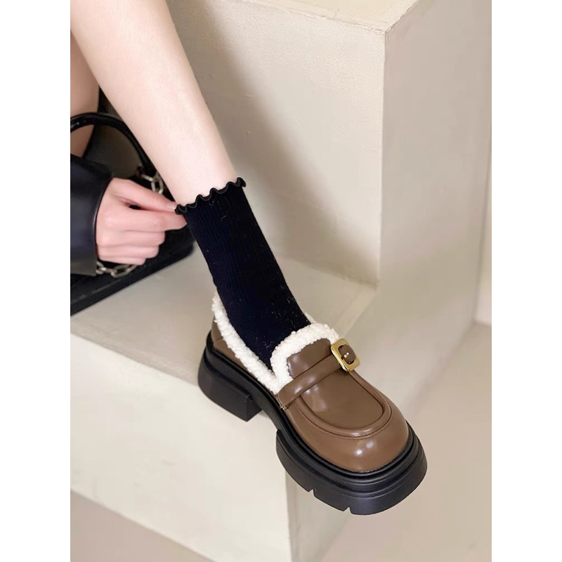 Giày lười nữ lót lông cừu khuy đồng đế dày cao 6cm