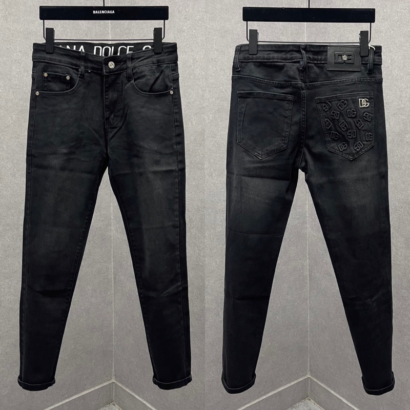 Quần jean bò nam Dolce slimfit mài trơn in chữ trắng viền cạp trong phối túi sau dập nổi vân chữ DG QJ366P