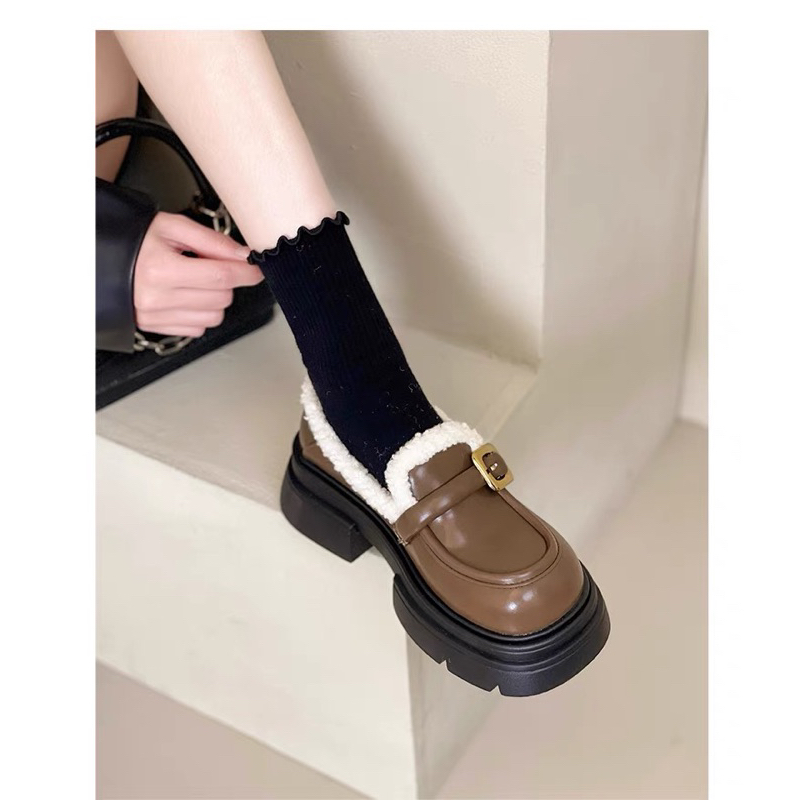 Giày lười nữ lót lông cừu khuy đồng đế dày cao 6cm