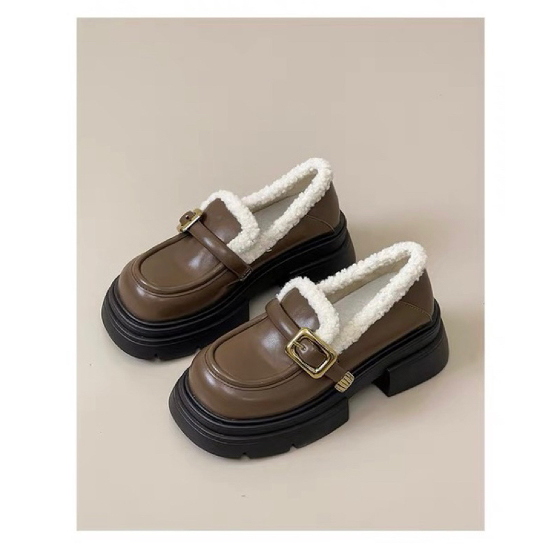Giày lười nữ lót lông cừu khuy đồng đế dày cao 6cm