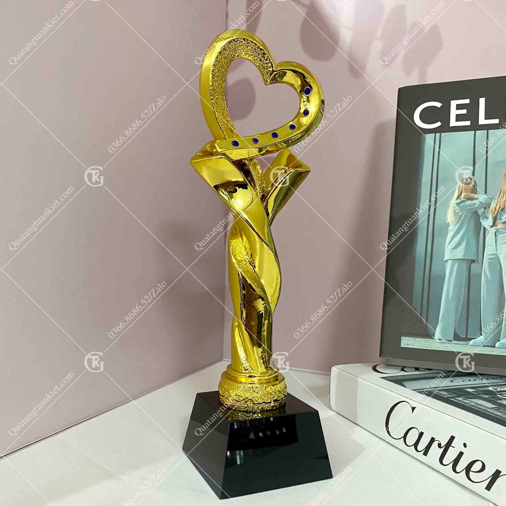 Cúp pha lê composite trái tim đính đá Mạ Vàng mới nhất 2024
