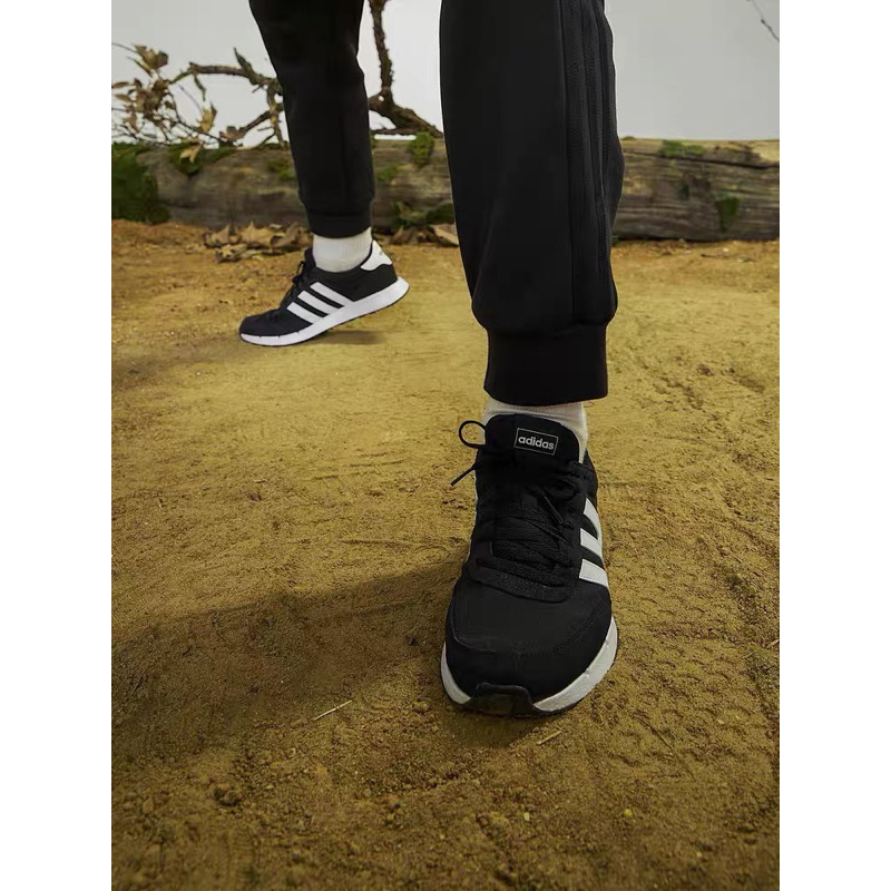 Giày Adidas full box, có mail mua hàng. Hàng có sẵn, bay size nhanh nên các ace chốt nhanh ạ