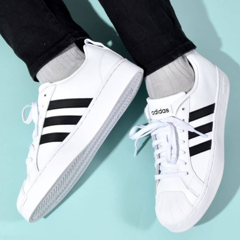 Giày Adidas full box, có mail mua hàng. Hàng có sẵn, bay size nhanh nên các ace chốt nhanh ạ