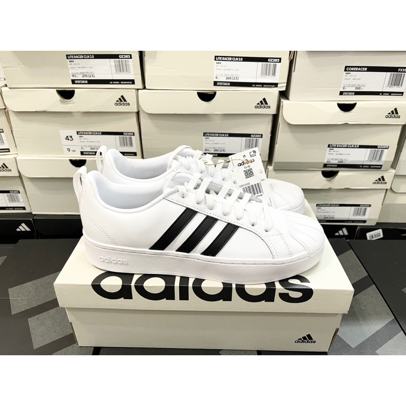 Giày Adidas full box, có mail mua hàng. Hàng có sẵn, bay size nhanh nên các ace chốt nhanh ạ