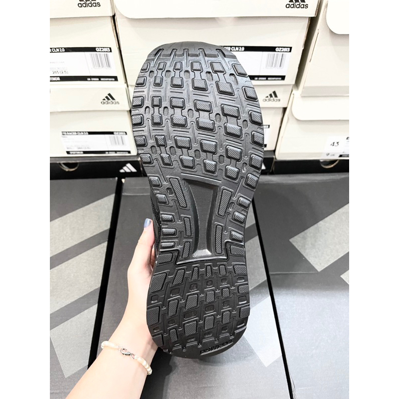 Giày Adidas full box, có mail mua hàng. Hàng có sẵn, bay size nhanh nên các ace chốt nhanh ạ