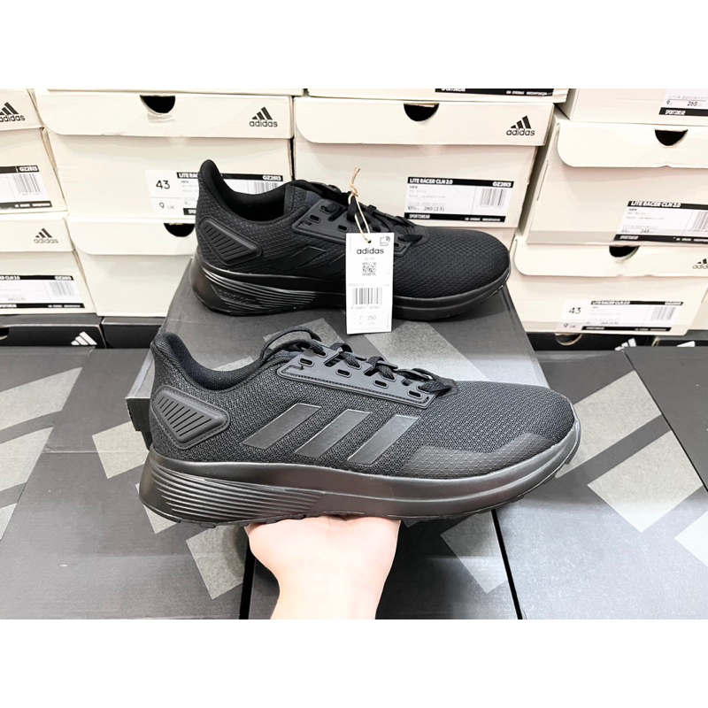 Giày Adidas full box, có mail mua hàng. Hàng có sẵn, bay size nhanh nên các ace chốt nhanh ạ