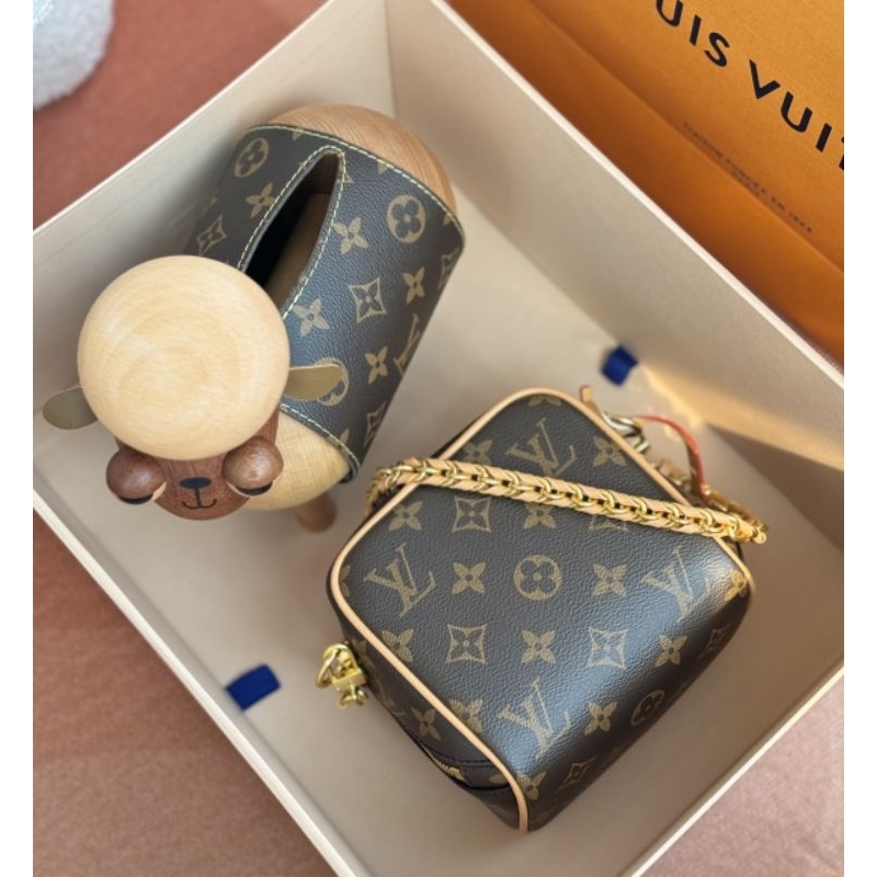 Túi L      V New 2023 full box nam châm