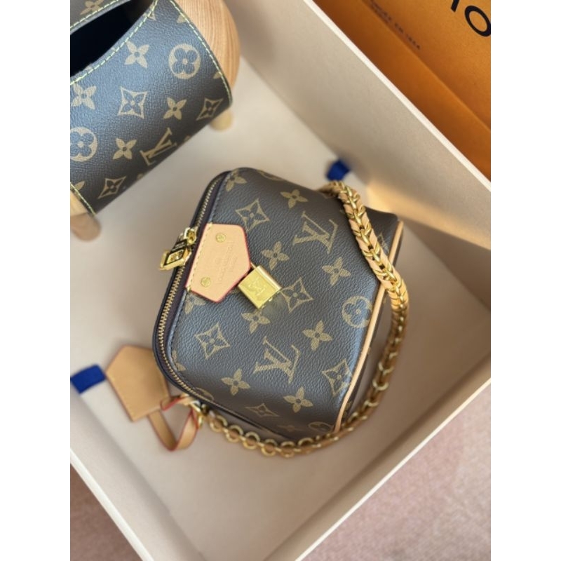 Túi L      V New 2023 full box nam châm