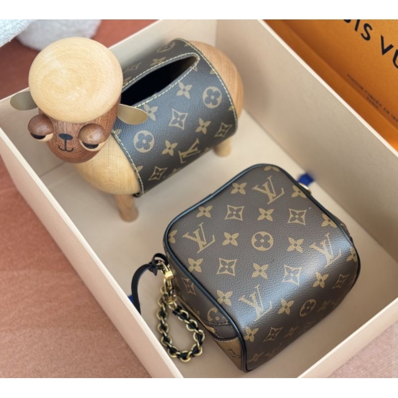 Túi L      V New 2023 full box nam châm