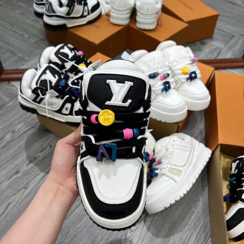 Giày L’V Charm Black White Lai Au SC