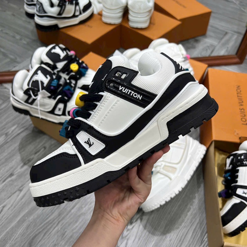 Giày L’V Charm Black White Lai Au SC