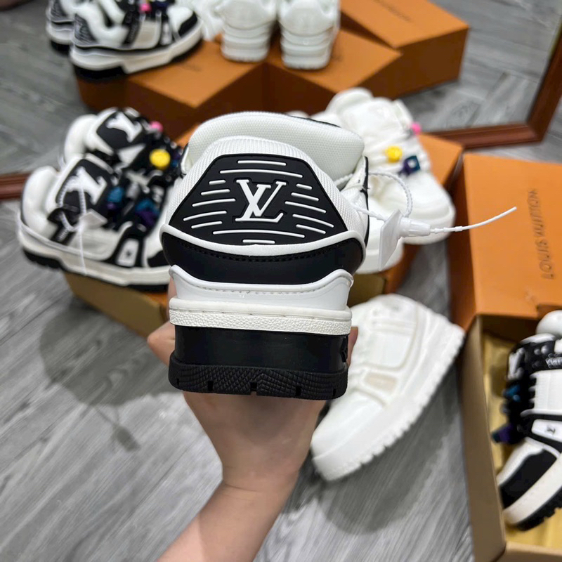 Giày L’V Charm Black White Lai Au SC