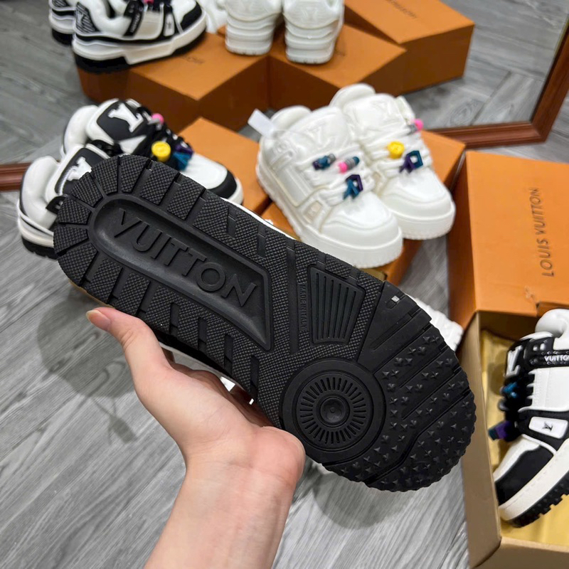 Giày L’V Charm Black White Lai Au SC