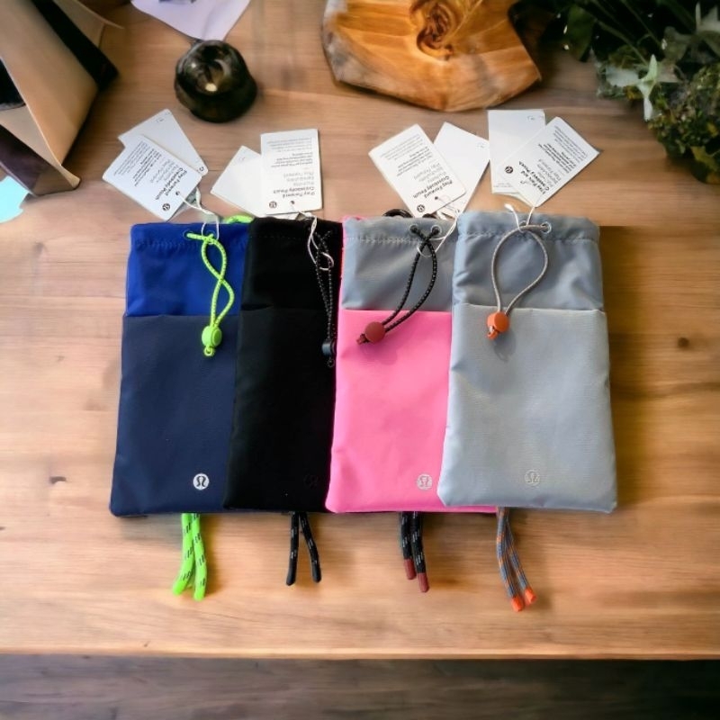 Túi đeo chéo LuLuLemon Play Forward Crossbody Pouch