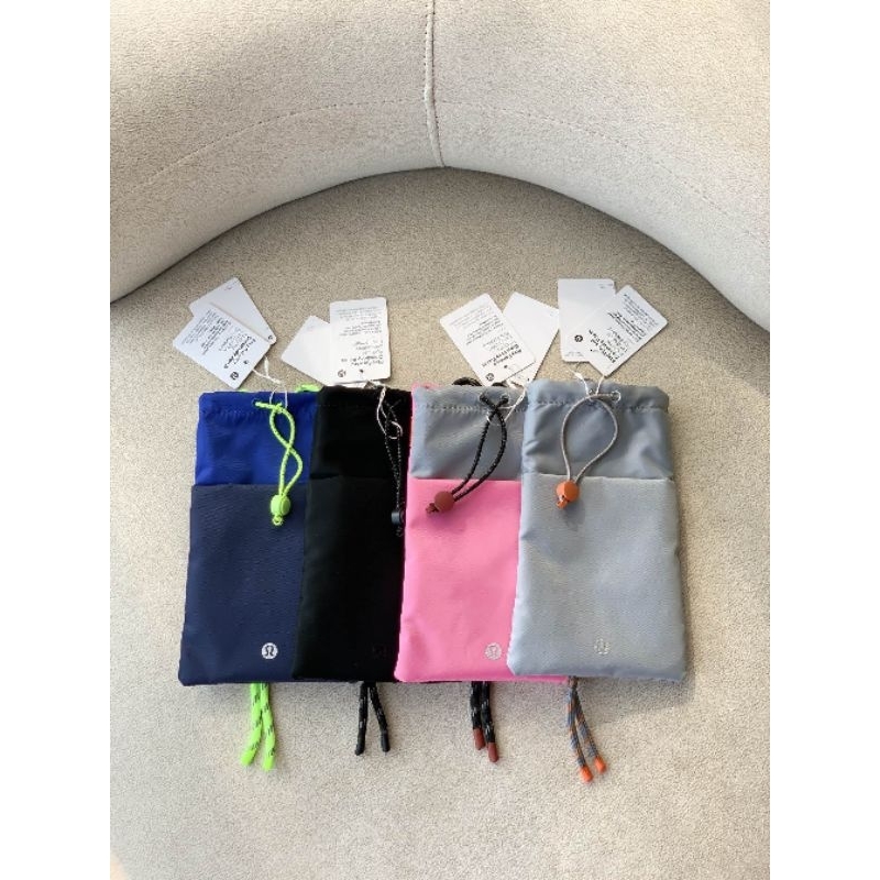 Túi đeo chéo LuLuLemon Play Forward Crossbody Pouch