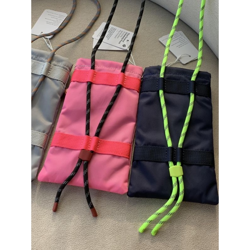 Túi đeo chéo LuLuLemon Play Forward Crossbody Pouch