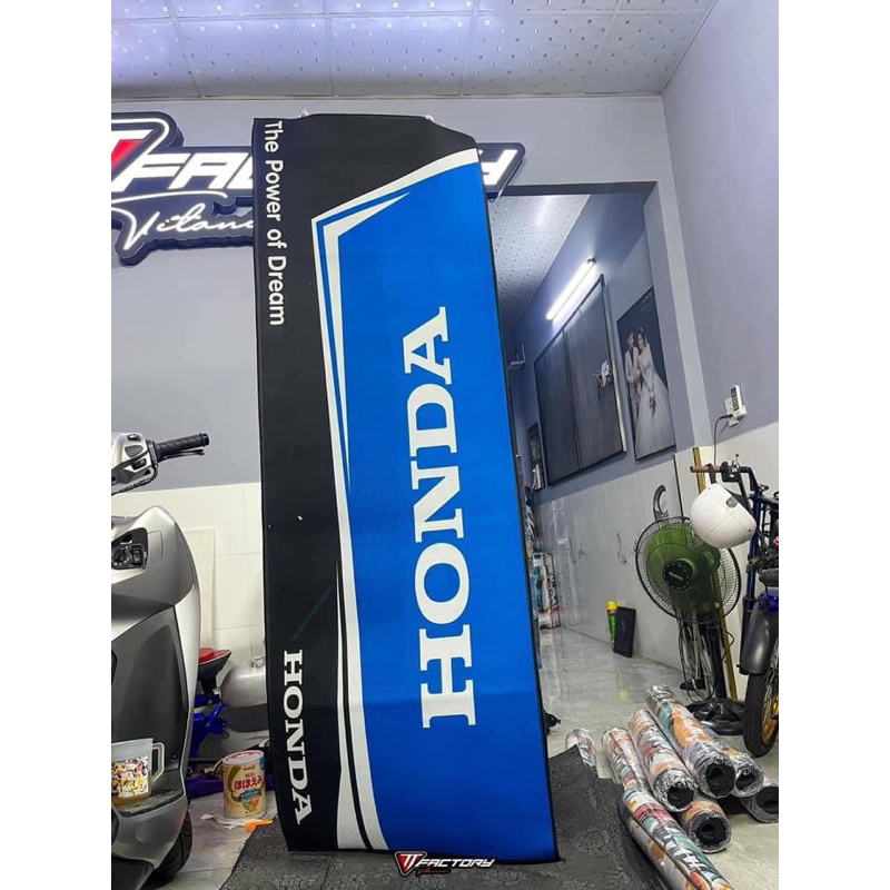 Thảm lót trưng bày xe máy