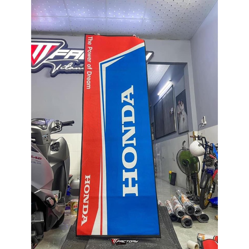 Thảm lót trưng bày xe máy