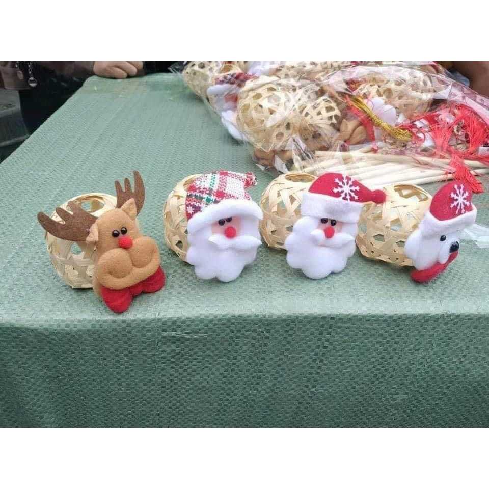 Đèn lồng giáng sinh, đèn trang trí Noel giỏ tre hình ông già Noel tuần lộc dễ thương kèm tay cầm điện