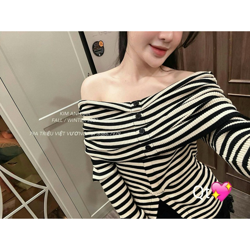 Áo len trễ vai kẻ siêu hot Kim Anh Bùi